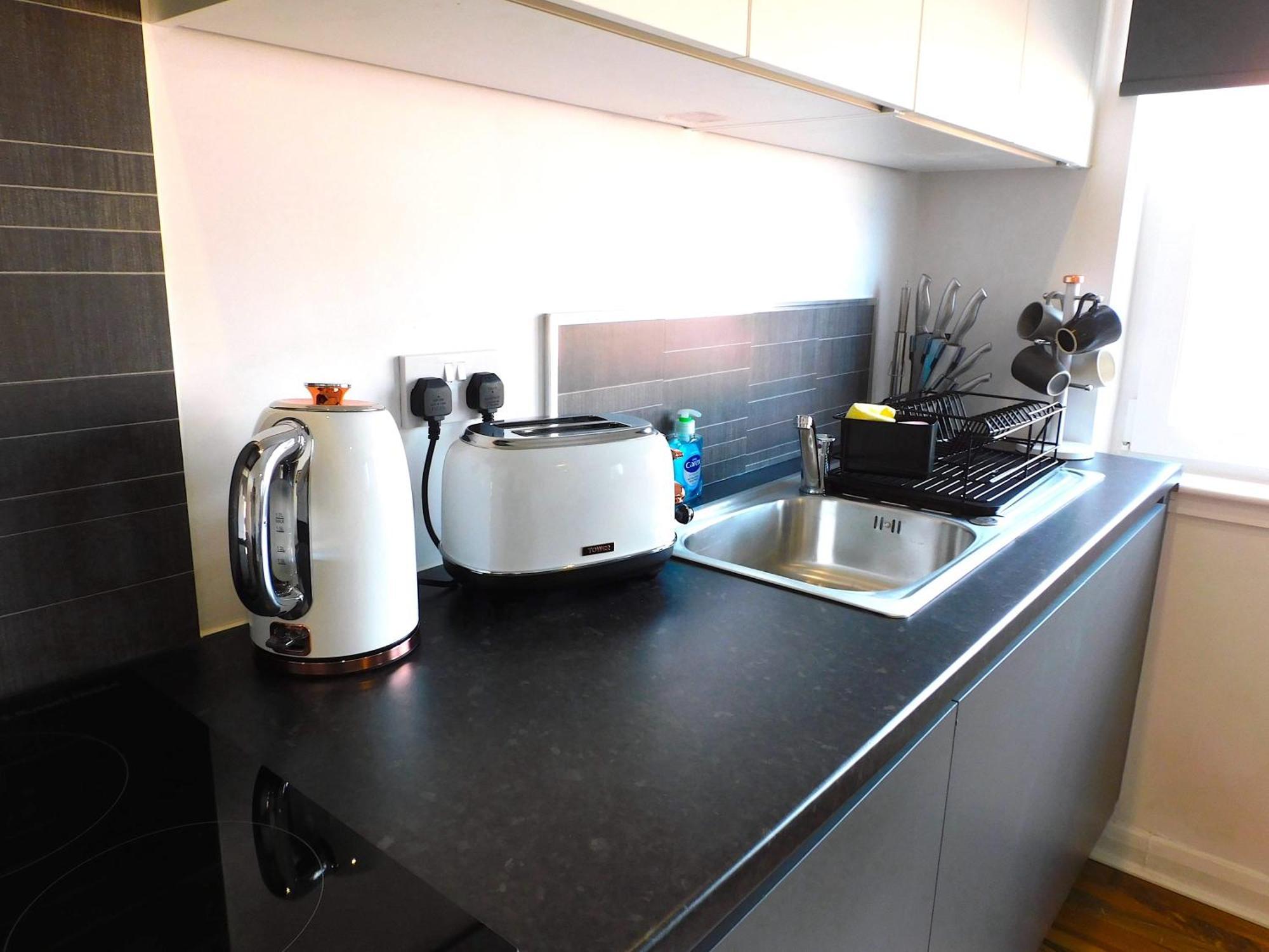 Newly Refurbished 1 Bed Apt In Hamilton Close To Station And Local Amenities Eksteriør billede